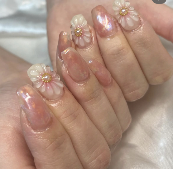 ピンクのお花ネイル